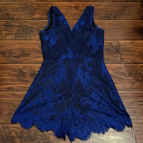 Bebe Blue Floral Lace Romper Contemporary Feminine Festival Event Concert - Picture 6 of 13